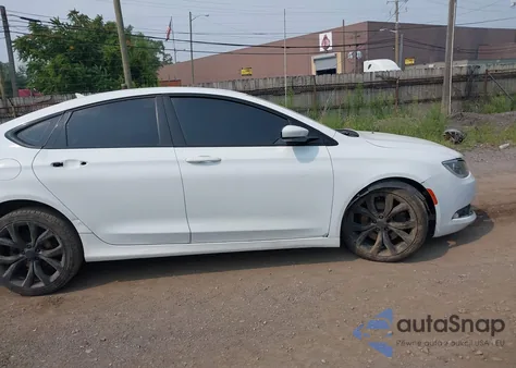 2015 Chrysler 200 S z USA, uszkodzony, nr VIN 1C3CCCDG1FN615637